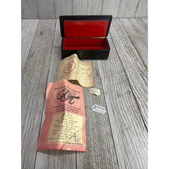 Vtg Russian Lacquered Trinket Jewelry Box Wood Painted Woman Black Hinged Lid 4" - Picture 7 of 15